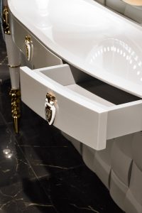 VERSAILLES - Image 3