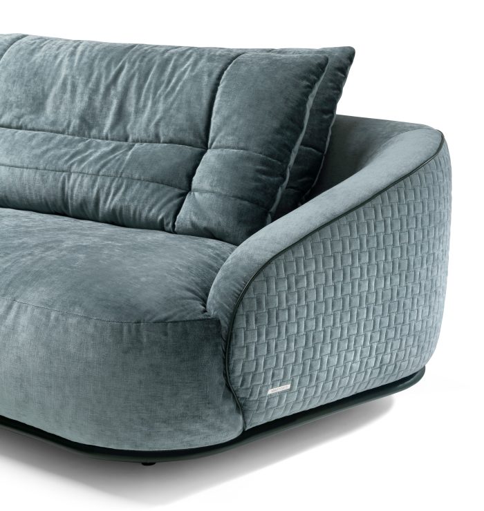 HOLDEN - Image 7